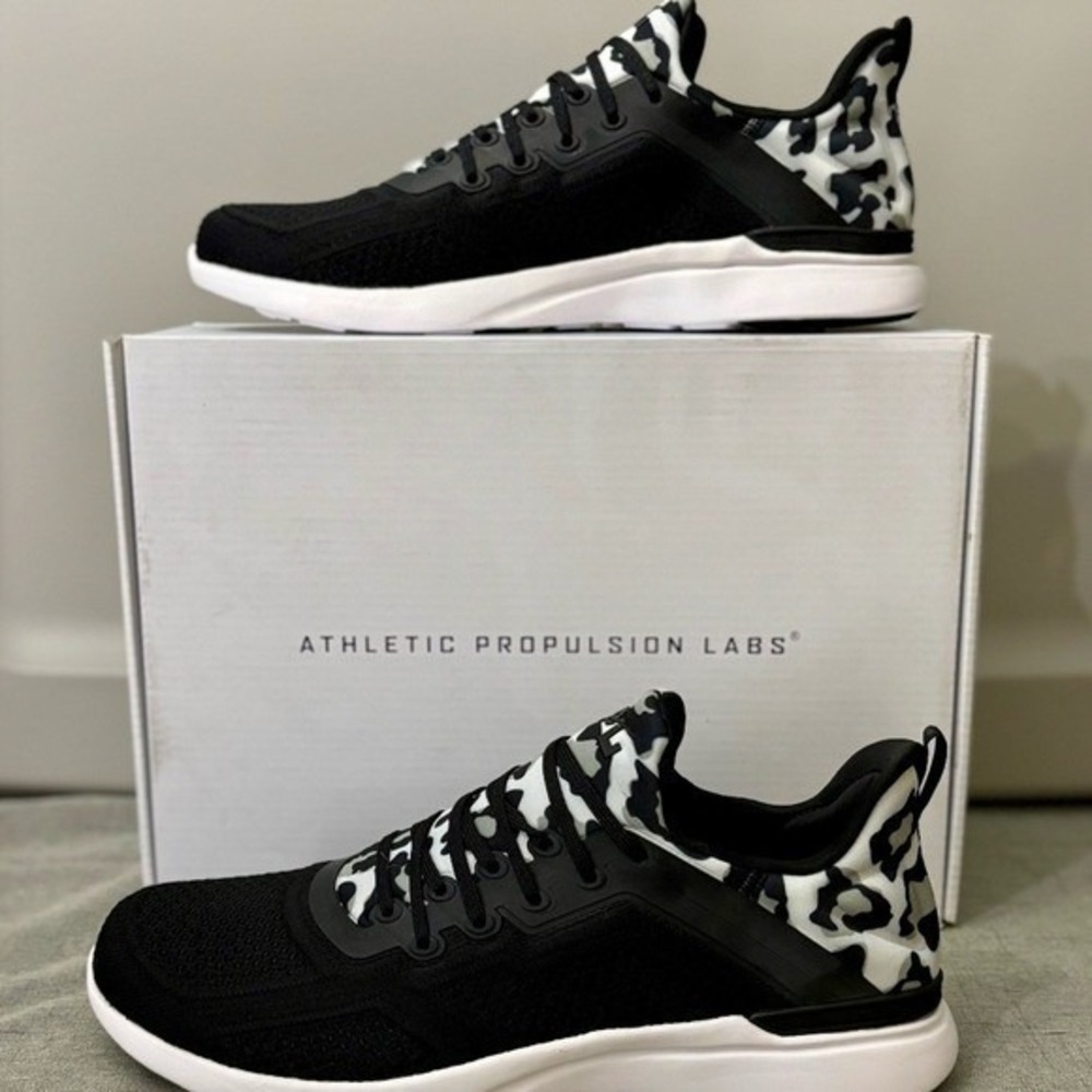 NIB - APL Size 10.5 Men's TechLoom Tracer Shoes – Black/White/Leopard‎